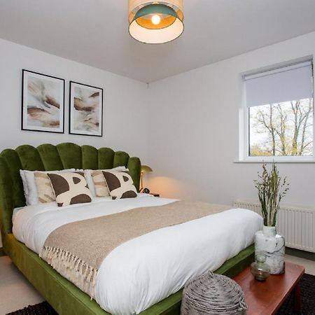 The Sparkford Gardens - Lovely 2Bdr With Balcony Лондон Экстерьер фото