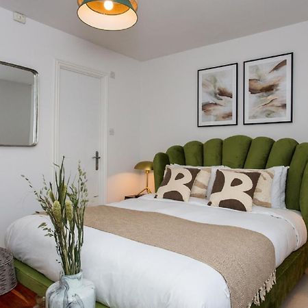 The Sparkford Gardens - Lovely 2Bdr With Balcony Лондон Экстерьер фото