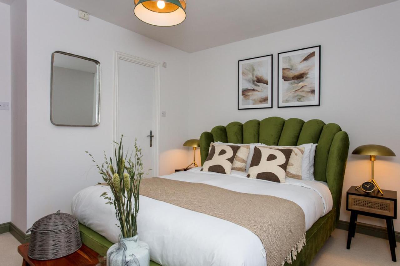 The Sparkford Gardens - Lovely 2Bdr With Balcony Лондон Экстерьер фото