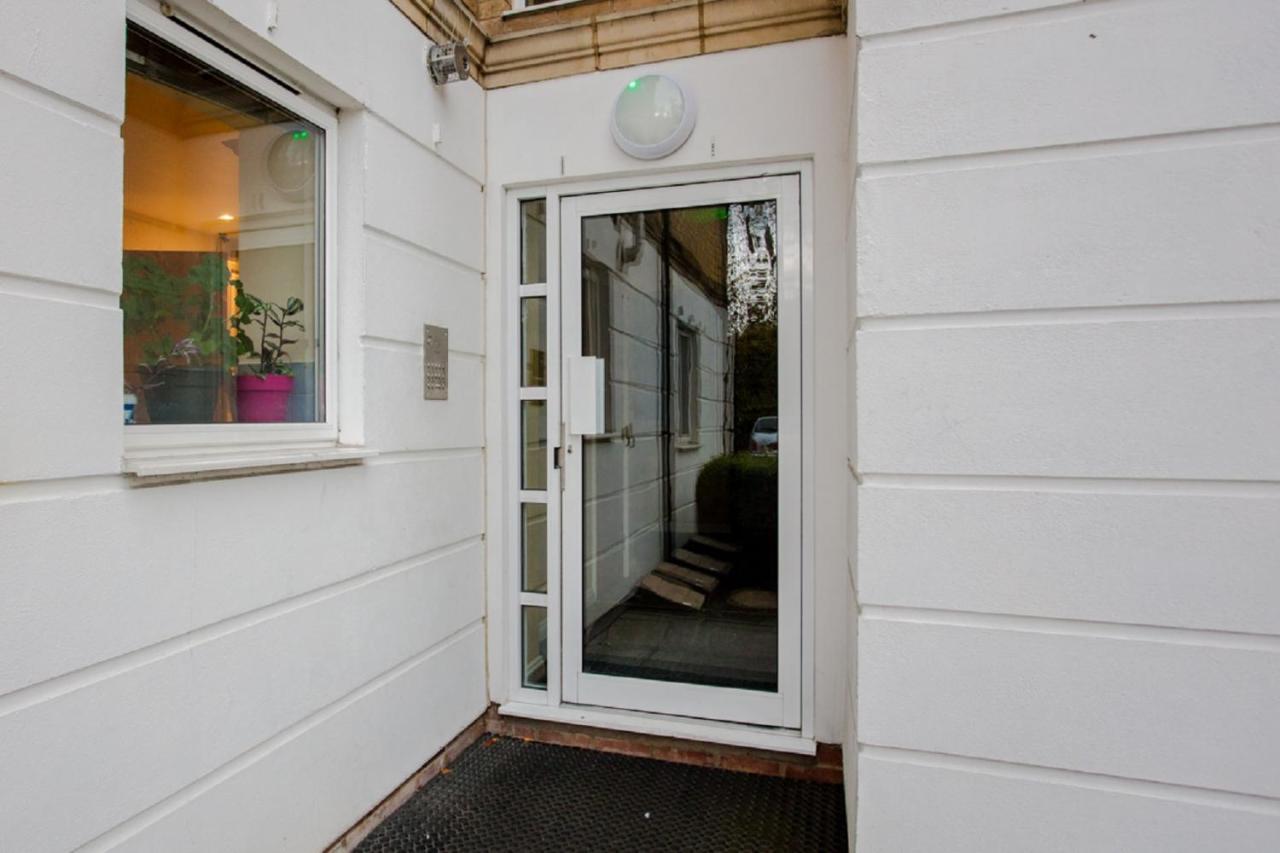 The Sparkford Gardens - Lovely 2Bdr With Balcony Лондон Экстерьер фото